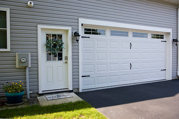 24/7 Emergency Garage Door Panel Replacement experts in Marseilles, IL